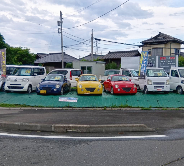 販売自動車の写真