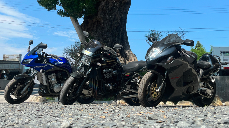 3台並んだバイク