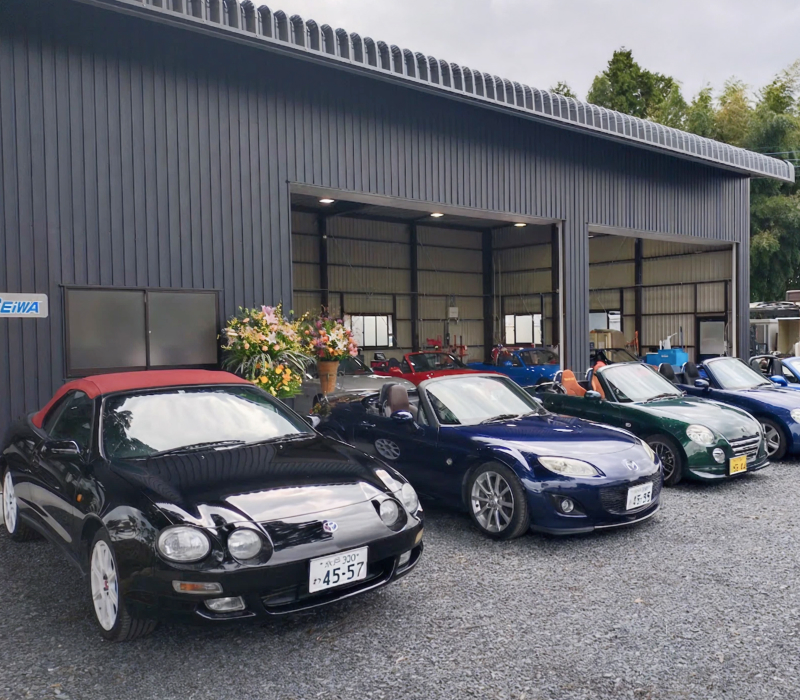 車が並んでいる写真